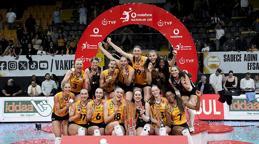 Sultanlar Ligi'nde şampiyon VakıfBank kupasına kavuştu!