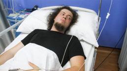 Aref: Bir gözü kör, hasta ve yaralı bir yılandı