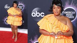 Dünyanın en küçük çantası Lizzo'da