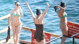 Elif Kaya gecelikle denize girdi