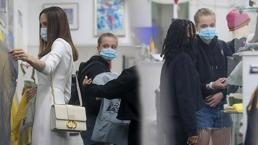 Angelina Jolie, kızları Zahara ve Shiloh ile alışverişte