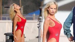 Lily James'ı gören herkes ilk bakışta Pamela Anderson sandı!