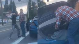 Kılıçla saldırıya uğradı! Bagajından çıkardığı şoke etti