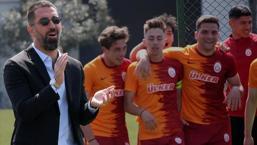 Son dakika haberi: Galatasaray'da Arda Turan sürprizi! Takım elbiseyle izledi