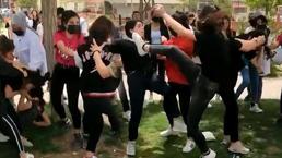 Liseli kızlar parkta tekme tokat kavga etti!