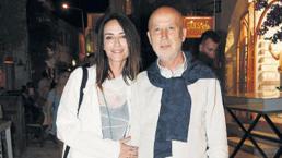 Sevgilisiyle poz verdi