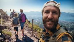 Selfie çekerken yanardağa düşen turist! Arkadaşları bakakaldı