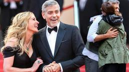 George Clooney: Julia Roberts ile 80'inci denemede öpüşebildik!