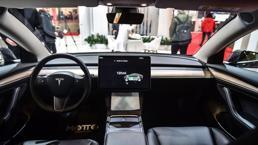 Tesla'nın tam otonom kazasında sürücüye adam öldürme suçlaması yapıldı