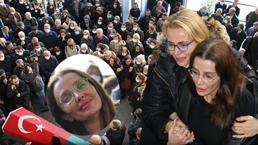 Özge Ulusoy babasını son yolculuğuna uğurladı: Şükürler olsun böyle bir insanın evladıyım