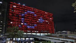 Tel Aviv'de belediye binasına Türk bayrağı silüeti yansıtıldı
