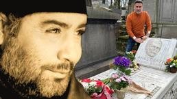 İzzet Yıldızhan'dan Ahmet Kaya'nın mezarına ziyaret