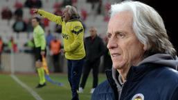Sivasspor - Fenerbahçe maçında ilginç an! Yardımcı hakemden Jorge Jesus'a eşofman talebi