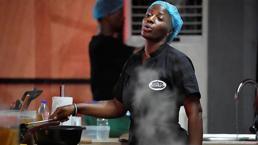 100 saat boyunca yemek yapan Nijeryalı şef rekor kırdı