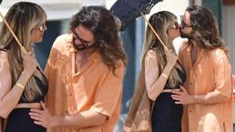 Venedik'te romantik tatil! 50 yaşındaki süper model hamile mi?