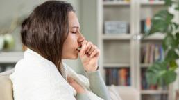 Öksürüğü kesmek için ilaç içmenize gerek yok! Öksürüğü en hızlı şekilde geçiriyor... İşte 27 etkili hızlı öksürük kesici