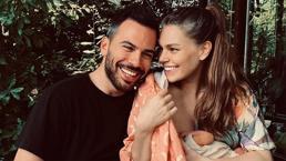 Aslı Enver havuzda eşine poz verdi! 'Türkiye’nin en doğal ve güzel kadını'