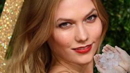 Victoria's Secret modeli yüzünü bebek gibi yapan sırrı paylaştı! 'Her sabah 20 dakika yetiyor'