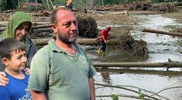 Sel felaketinin kahramanı oldu! 1 kişiyi kurtardı, 2 kişinin kurtarılmasını sağladı