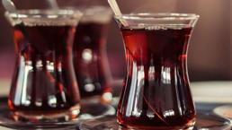 Çaycıları bile şaşırtan çay demleme yöntemi! Meğer yanlış demliyormuşuz... İşte ödüllü çay demleme tekniği