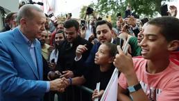 Cumhurbaşkanı Erdoğan ABD'de! Türkevi önünde sevgi seli