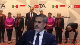 Bakan Fidan'ın hareketi damga vurdu! Türk bayrağını yerde bırakmadı