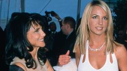 Milyoner şarkıcı annesine tek kuruş vermiyor! 'Geçinebilmek için öğretmenliğe başladı'