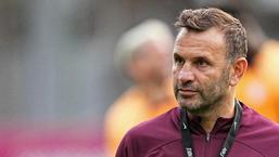 Galatasaray'da Okan Buruk'tan futbolcularına uyarı: Manchester United maçını düşünmenizi istemiyorum