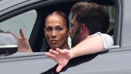 Eski eşiyle samimi görüntüleri olay olmuştu! Ünlü çift kavga ederken kameralara yakalandı