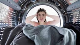 Topaklanmayan çamaşırların sırrı burada saklı! Makineden dümdüz çıkaran yöntem