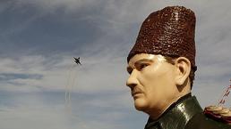 Cumhuriyet'in 100’üncü yılında SOLOTÜRK'ten selamlama uçuşu