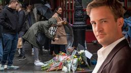 Hayranları evinin önüne çiçek bıraktı! 'Tek başına, bir aileye duyduğu özlemle öldü'