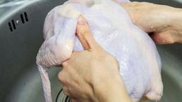 Zehirlenmemek için bunları yapın! Tavuk bayat mı taze mi? İşte böyle anlaşılıyor