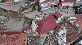 Tokat'ta heyelan! 39 evden 4’ü ile cami yıkıldı: Konutlara girişi yasakladık