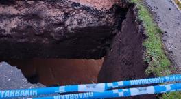 Diyarbakır ve Şanlıurfa'yı sağanak vurdu! Çay taştı, köprü yıkıldı