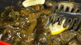 Karadenizli hanımlar karalahana sarmasının sırrını verdi! Sarmalar asla dağılmıyor