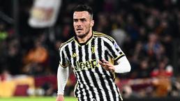 Fenerbahçe ve Galatasaray, Kostic transferinde karşı karşıya geldi!