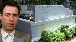 Kemal Sunal ölüm yıl dönümünde kabri başında anıldı! 'Zaman geçtikçe daha da zorlaşıyor'