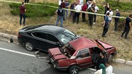 Otomobiller çarpıştı! Dede ve nine öldü, 3 torun yaralandı