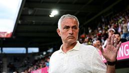 Jose Mourinho: Bu zeminde oynamak kabul edilemez!