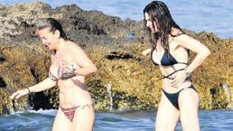 Arkadaşlarıyla tatilde