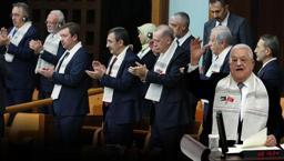1 dakika 7 saniye boyunca ayakta alkış... Dünyaya Ankara'dan mesaj