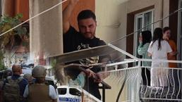 İzmir'de şoke eden anlar! Annesi ve kız kardeşini içeri gönderip intihar etti