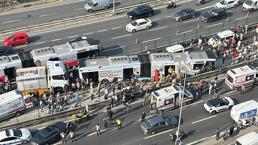 Son dakika... Küçükçekmece'de metrobüsler çarpıştı! 1 kişi hayatını kaybetti, 38 kişi yaralandı