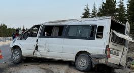 Karaman'da işçi servisi devrildi! Ölü ve yaralılar var 