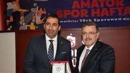 Trabzonspor Asbaşkanı Zeyyat Kafkas'a 'En iyi spor adamı' ödülü!