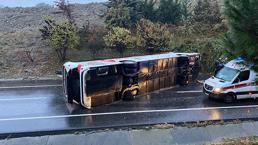 Son dakika... İstanbul Esenler'de yolcu otobüsü devrildi! 2 ölü, 18 yaralı