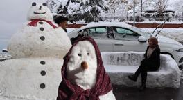 Sıra dışı figürler... Memleketten kardan adam ve kar manzaraları