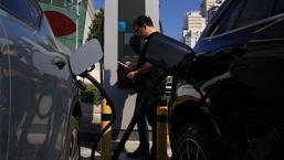 Şarj istasyonu kâbusu! Bırakıp gidene ceza yok: 'Benzin aldırmamak kadar garip'