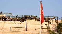 Son dakika... Şam büyükelçiliğine Türk bayrağı çekildi!